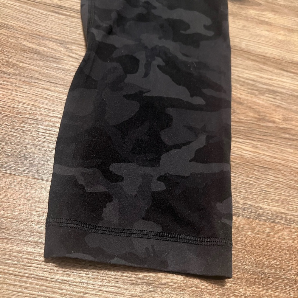 Lululemon Align Crop 21” Incognito Camo Multi Grey Size 8 - Picture 8 of 15